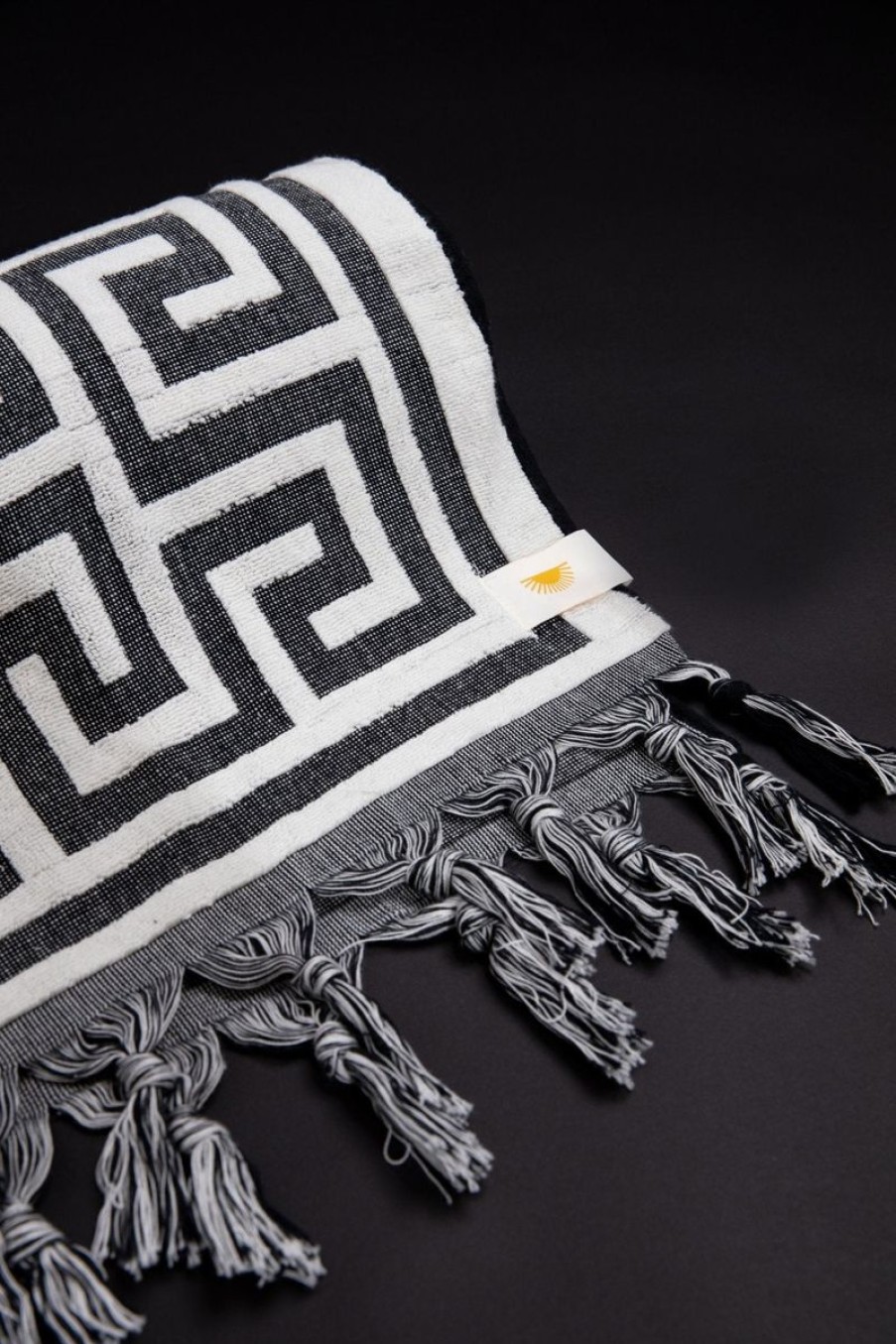 Women Rhythm Towels | Wavy Border Beach Rug-Vintage Black